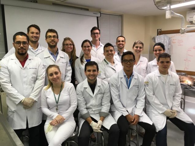 Grupo de Cirurgia de Ombro realiza estudos no Laboratório de Anatomia